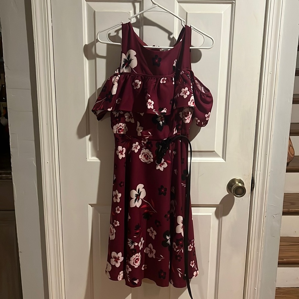 Elle Size Small Cold Shoulder Dress